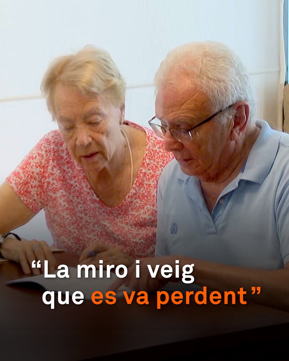"Veus com es va perdent.” El Joan s’ha convertit en l’únic cuidador de la seva dona, que té Alzheimer. Ell té 84 anys i ella, 83. No tenen fills. “Tinc por que em passi alguna cosa. Si caic o em faig mal, tindrem un problema. Depèn completament de mi”
