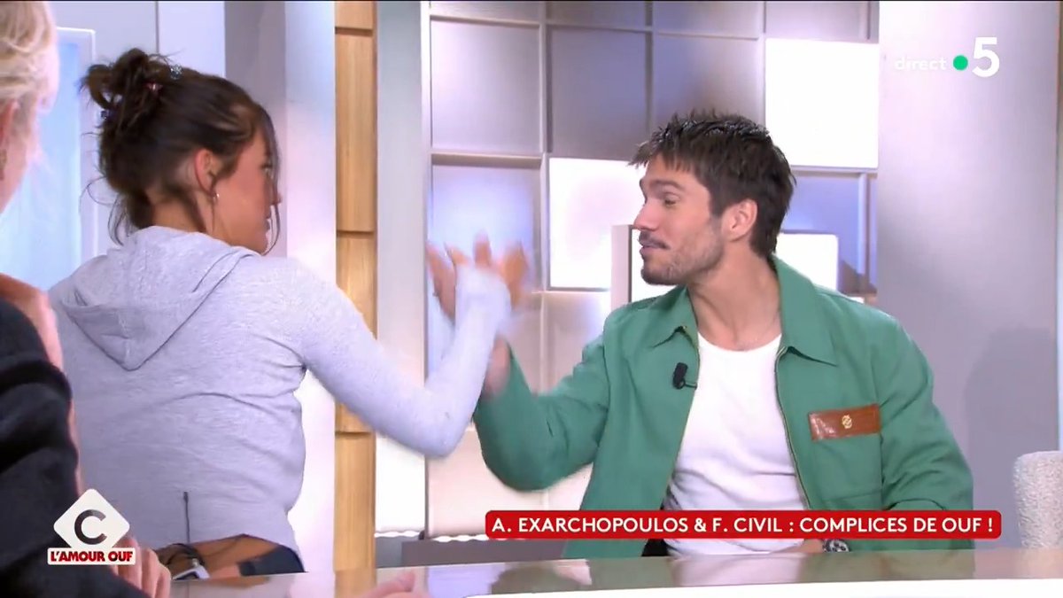Pour #CàVous : le check improbable d'Adèle et François Civil, complices de ouf ❤️🔥 ⬇️