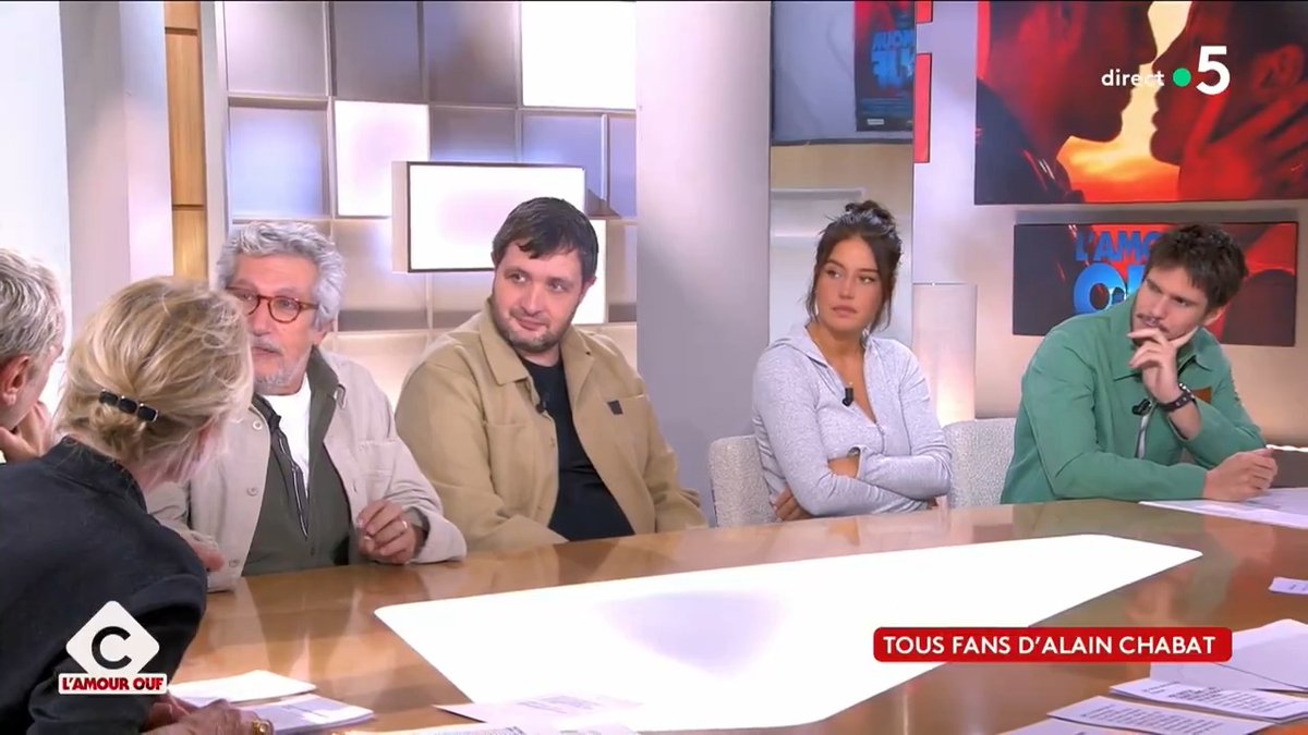"Alain Chabat, c’est le goat ! Je pensais qu’on avait une vraie complicité, mais quand je l’ai entendu rire avec d’autres gens, ça m’a fait mal physiquement au ventre. Je lui ai demandé de ne plus le faire devant moi." 😂 Adèle, première fan d'Alain Chabat #CàVous