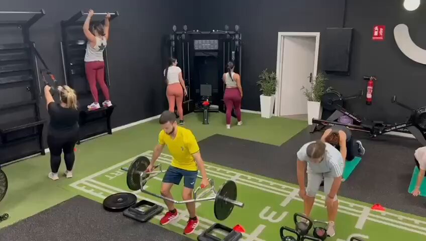 No son atletas de élites. Solo personas de a pie aprendiendo a entrenar por patrones de movimiento. Con sus defectos, con sus virtudes. Sin efectos especiales.