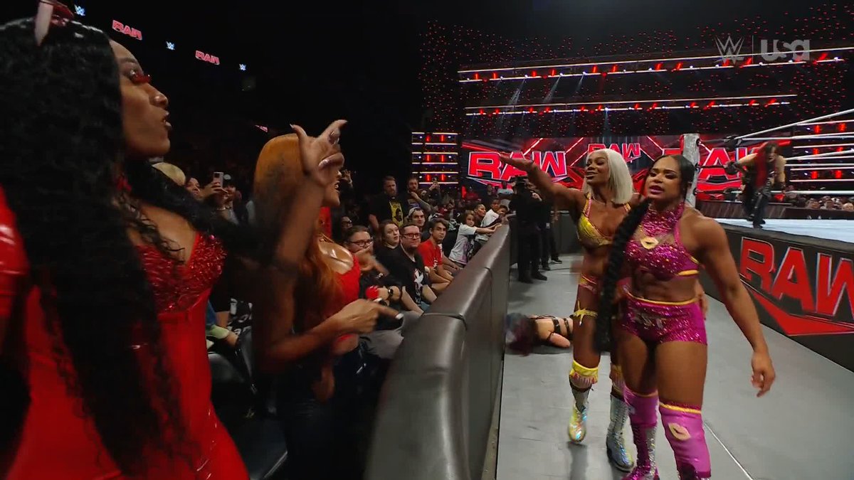 Don't mess with the Meta Girls... Lash Legend and x just made their presence known BIG time! 😳 #WWERaw
