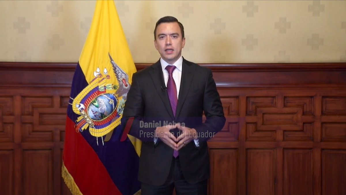 En cadena nacional la noche de este lunes 14 de octubre, el Presidente Daniel Noboa anunció la existencia de 2.000 hectáreas de plantaciones de coca en territorio ecuatoriano. Según informó el Primer Mandatario, estos cultivos habrían comenzado hace tres años y tendrían un valor estimado de 320 millones de dólares para los grupos delictivos. El Presidente Noboa también señaló que desde el 11 de octubre ya se han iniciado las operaciones militares en el país para erradicar estos cultivos ilícitos. Más noticias en