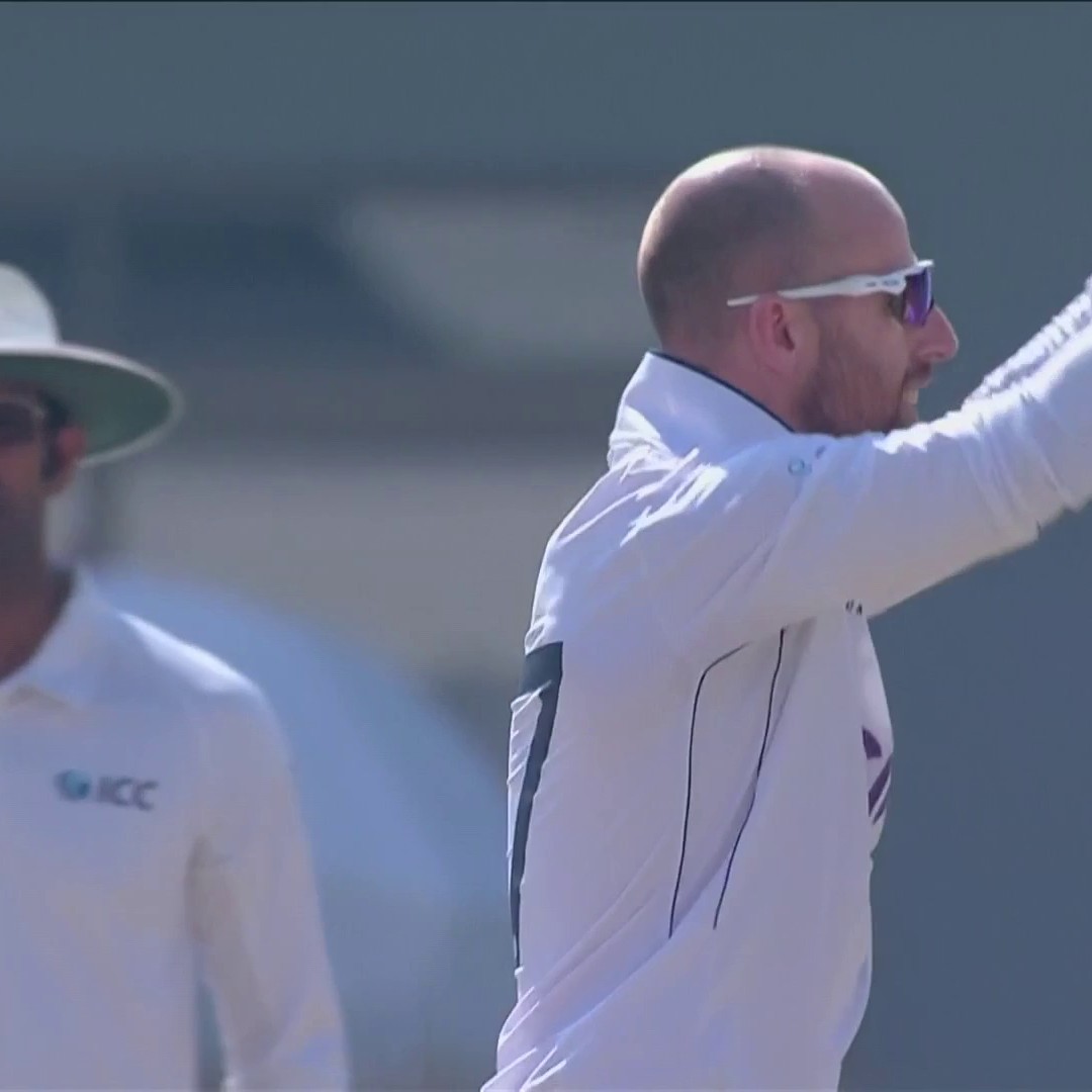 "Absolute beauty" 🤩 Jack Leach bowls Abdullah Shafique and England have their first wicket 💪