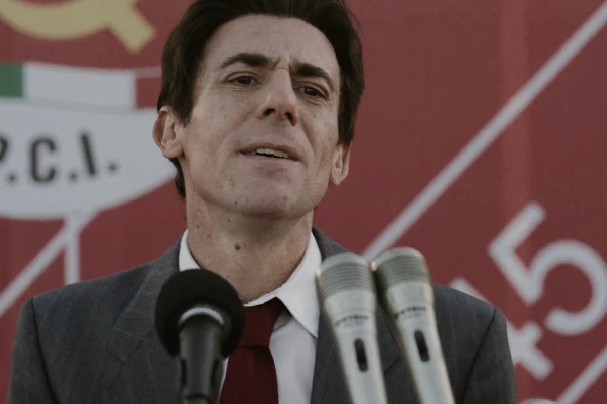 "Berlinguer. La grande ambizione", dal 31 ottobre al cinema. #ElioGermano è #EnricoBerlinguer nel film di #AndreaSegre che apre #RoFF19, in concorso. La storia di un uomo e di un popolo per cui vita e politica, privato e collettivo, erano indissolubilmente legati.