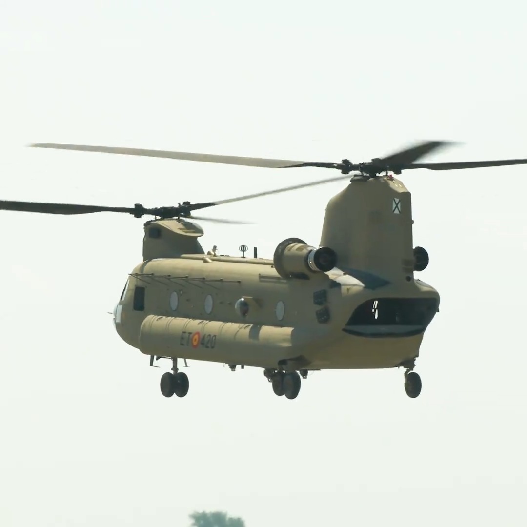 Contract complete. ✅ We delivered the 17th Ejército de Tierra 🇪🇸 CH-47F #Chinook. But there's more to come for the longest-serving international Chinook operator. Spain will round out its fleet in 2026 with an additional aircraft ordered last year.