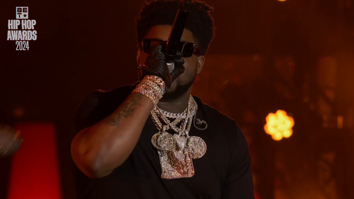 "You wanna boss up ya life all ya gotta do is get in with me" - BossMan Dlow 😤 #HipHopAwards "