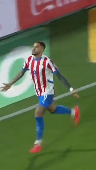 That is BEAUTIFUL! 😍 🇵🇾 Paraguay with a perfect team move to equalise against 🇻🇪 Venezuela! #FIFAWorldCup | #WeAre26