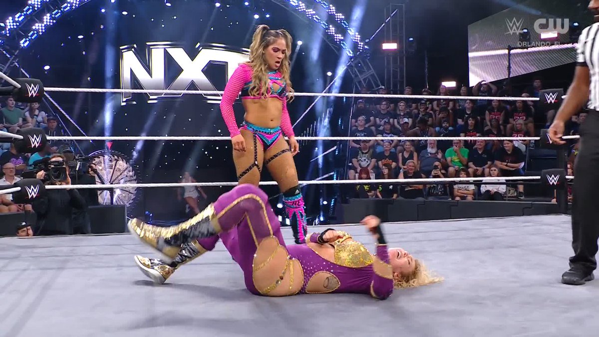 WHAT JUST HAPPENED?!? 𝙹 wiped out Valerie Loureda, and Nikkita Lyons took advantage to get the win in her return back! 😱 #WWENXT