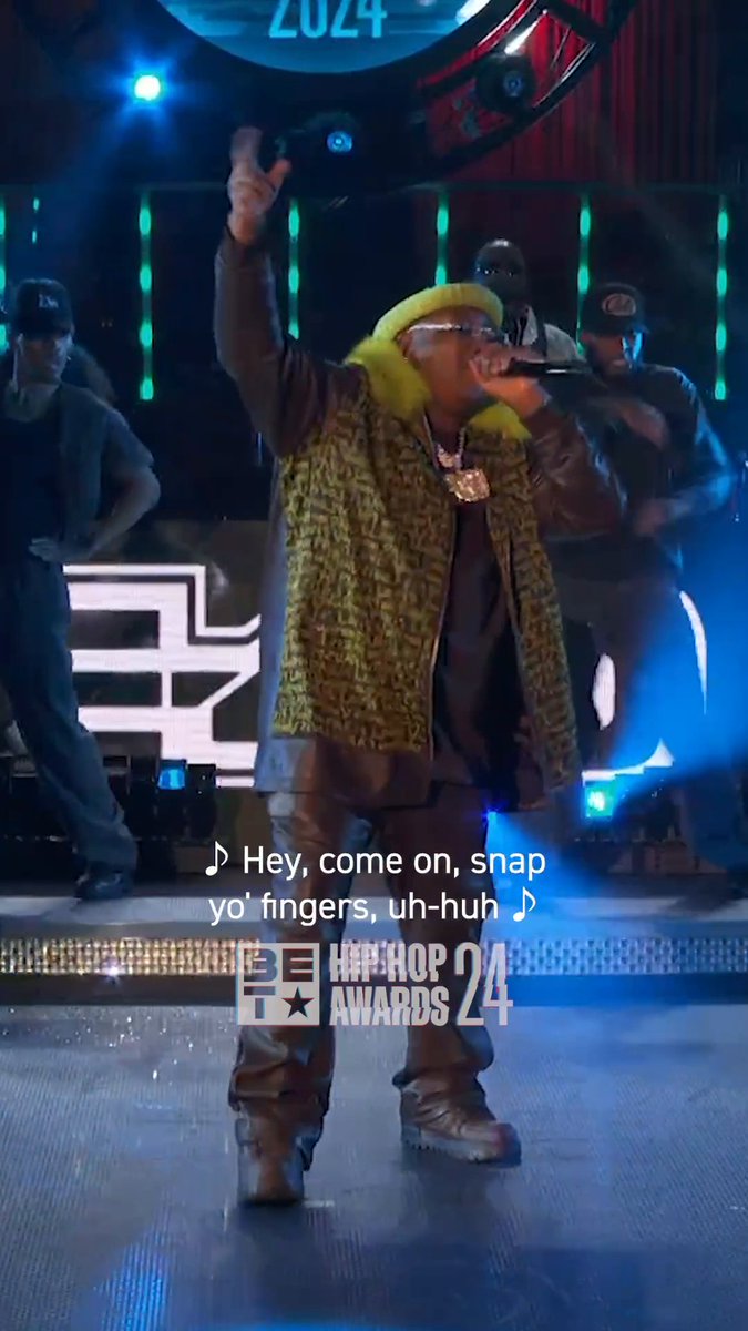E40 Mogul Entrepreneur got us SO TURNT! Snap ya fingazz & do ya STEP! #HipHopAwards