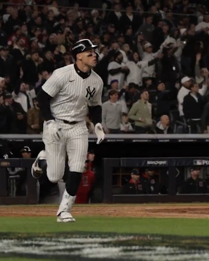 The Captain brings Yankee Stadium to its feet 🫡 #ALCS
