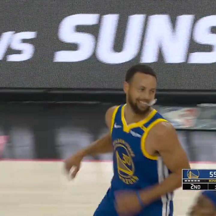 Curry faked out LeBron and then threw it down hard with 2 hands 😮‍💨