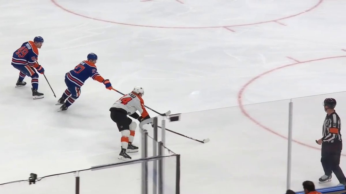 Owen Tippett with a move you often only see in video games! ๐ฎ Imagine if he scored? ๐คฏ ๐บ: ESPN โก๏ธ