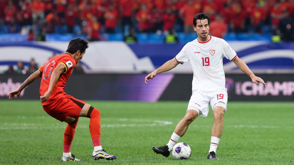 Press conference prof Tom haye setelah pertandingan melawan China : i think it's a Little bit the same Bahrain we play against the team they waste time a lot they fall down they don't really play Football. #styout #STYSTAY Asnawi Shayne eliano berdonk