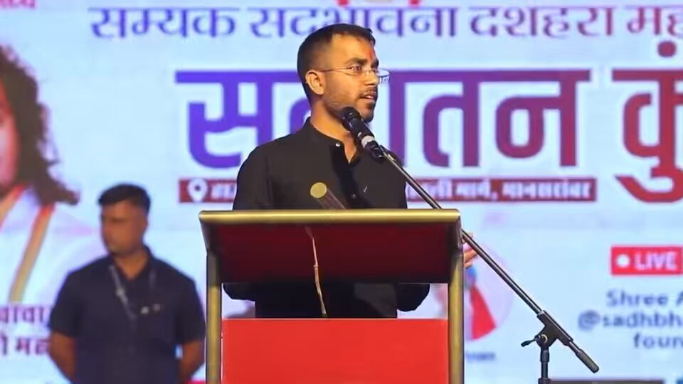 केवल मंदिरों की संख्या बढ़ाने से धर्म बचने वाला नहीं है जबतक उन मंदिरों में बैठ कर भगवद्गीता वेद उपनिषद नहीं पड़ेगा ! आज हम नहीं बदले तो बचने वाले नहीं हैं !