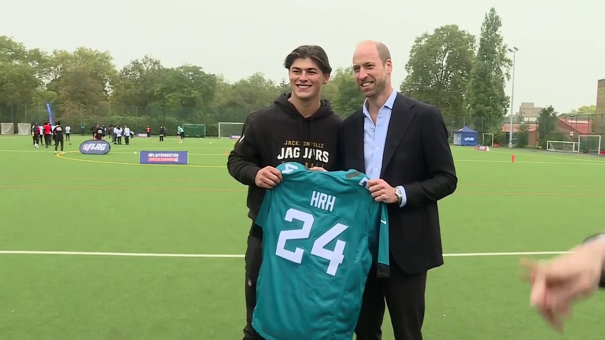 Prince William showed off his range of passing at an NFL Foundation community event 🏈
