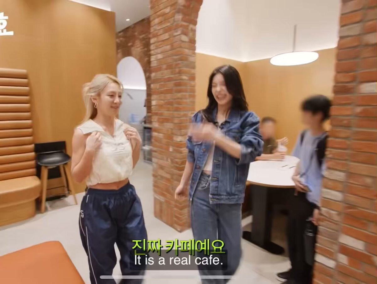 Yeji offering to buy hyoyeon a coffee but at the end they deducted the money from stray kids changbin account 😂