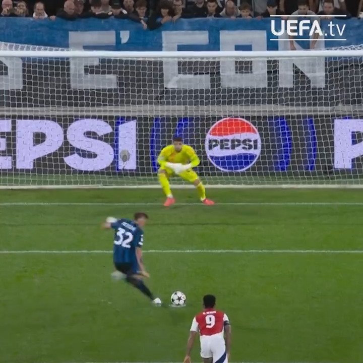 We gave David Raya all the credit, but look at Gabriel Jesus hand.