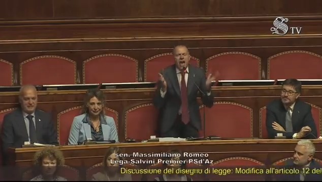 Quando scambi l'aula del Senato per il mercato del pesce #reatouniversale