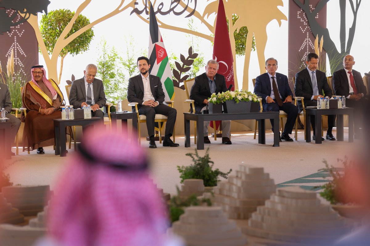 حديث جلالة الملك عبدالله الثاني لدى لقائه وجهاء وممثلين عن أبناء #الطفيلة اليوم خلال زيارته للمحافظة بمناسبة #اليوبيل_الفضي #الأردن #على_العهد25