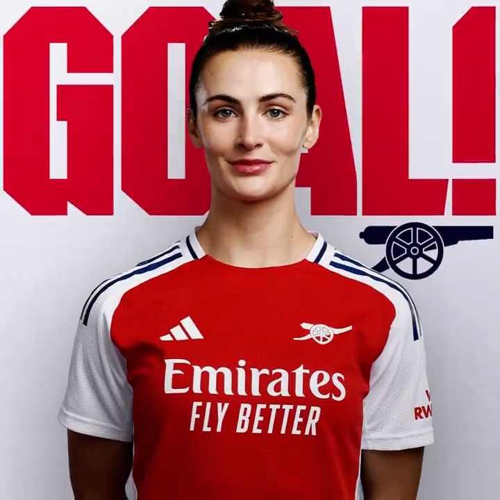 WHAT A START FROM FOXY!!!!! 🔥 A tap-in from our right-back and we're off the mark! 🔴 1-0 🔵 (2)