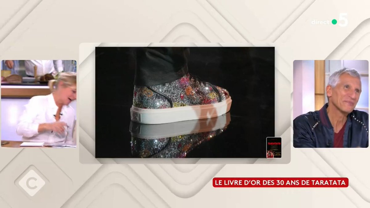 โจ Ed Sheeran, Eddy Mitchell, ses baskets...: Nagui raconte les anecdotes du livre dโor des 30 ans de Taratata โฌ๏ธ Tous les bรฉnรฉfices sont cรฉdรฉs ร la recherche mรฉdicale pour lutter contre le cancer. Pour faire un don de 10โฌ : envoyez โTARATATAโ au 92 300 #Cร Vous