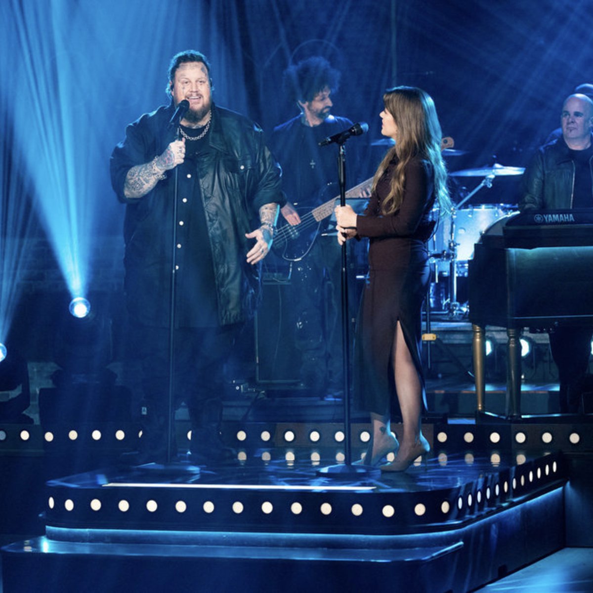 Kelly Clarkson singing with Jelly Roll is a whole vibe!! She can harmonize with literally ANYONE and make it sound like magic. Their voices together just hit different, fr 🔥