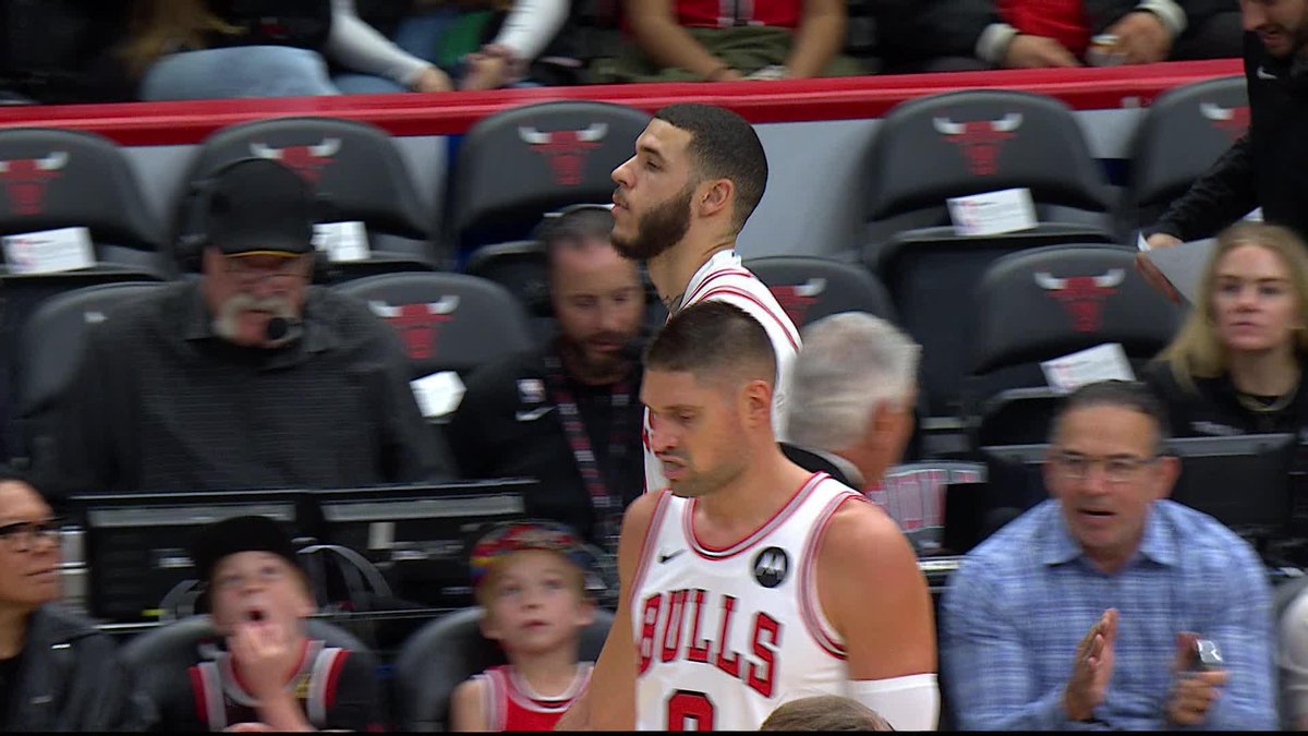 The United Center welcomes back Lonzo Ball 🙏