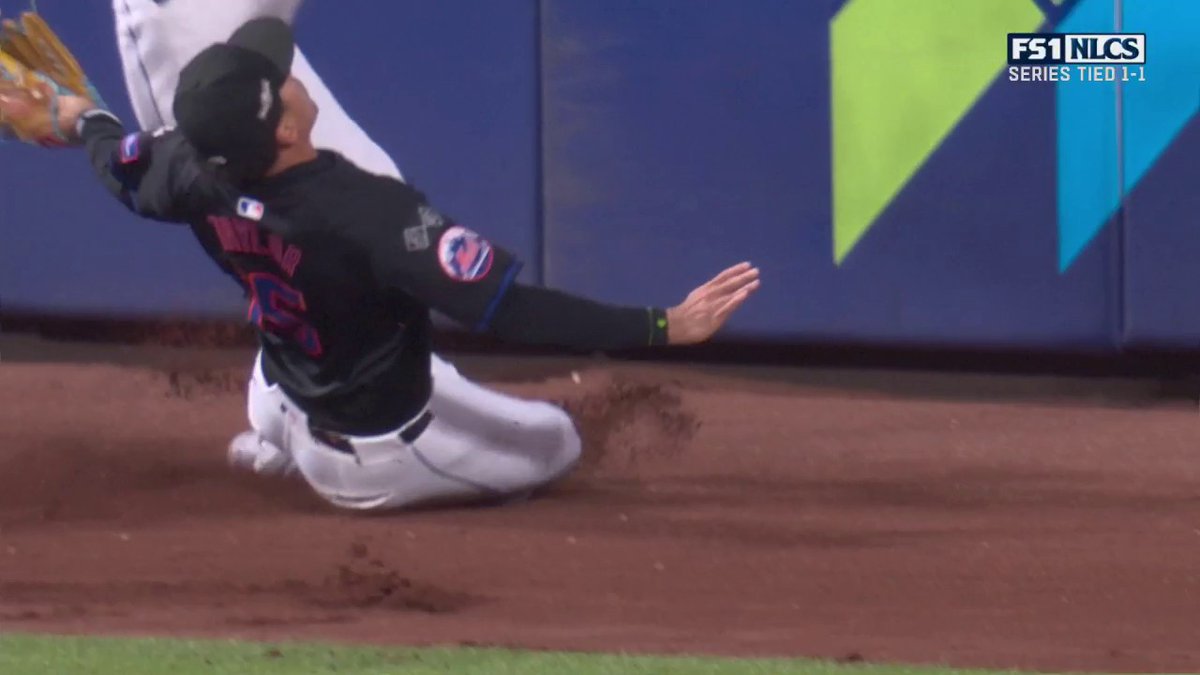 WOW WHAT A CATCH AT THE WARNING TRACK 🤯 📺: FS1