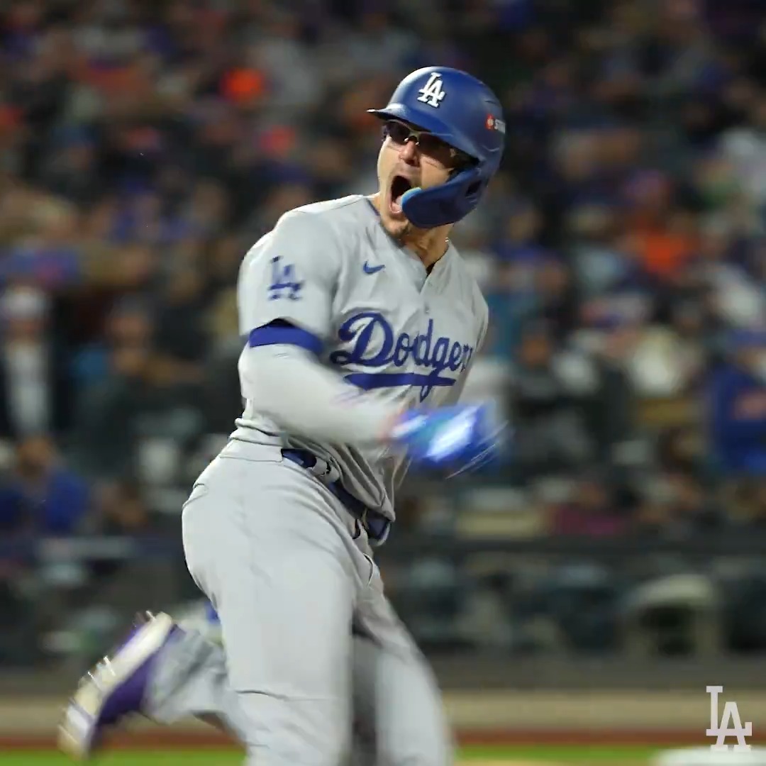 Kiké taking a bite out of the Big Apple.