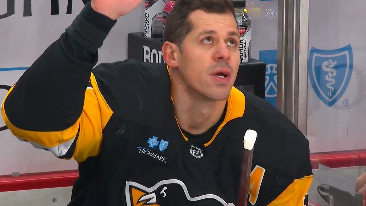 We salute you, Evgeni Malkin 🫡