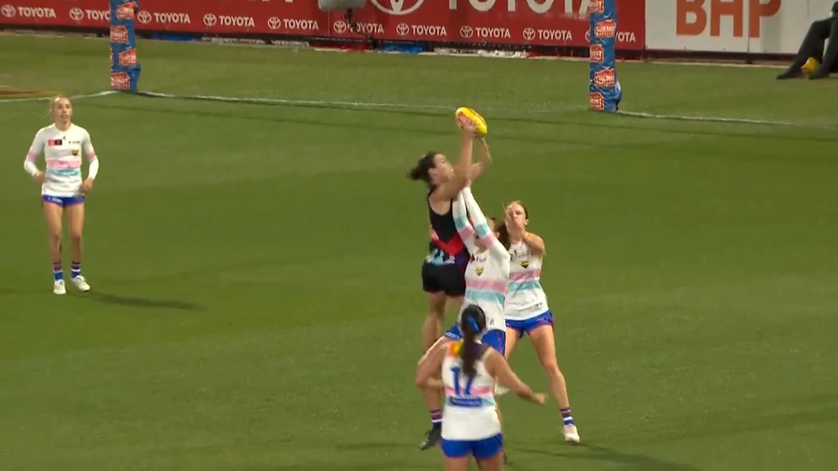 Back doing what she does best 🙌 Bonnie Toogood is the Virgin Australia Mark of the Year nominee for week seven.
