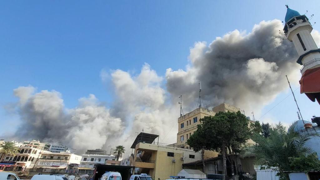 BBCニュース - イスラエルがレバノン南部の市庁舎空爆、市長など16人死亡