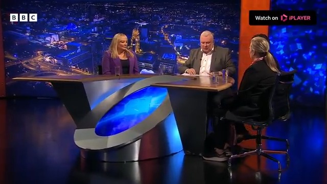 Journalist Máiría Cahill says the young person who received 'inappropriate' texts from ex-Sinn Féin Senator Niall Ó Donnghaile was 16 at the time - and not 17 as the party claims She urges the party to "correct the record" Máiría Cahill | #NolanLIVE | BBC iPlayer
