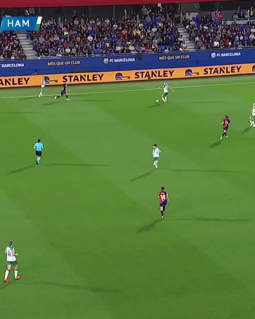 El pase de gol sin mirar de Aitana Bonmatí en la Champions. Impresionante.