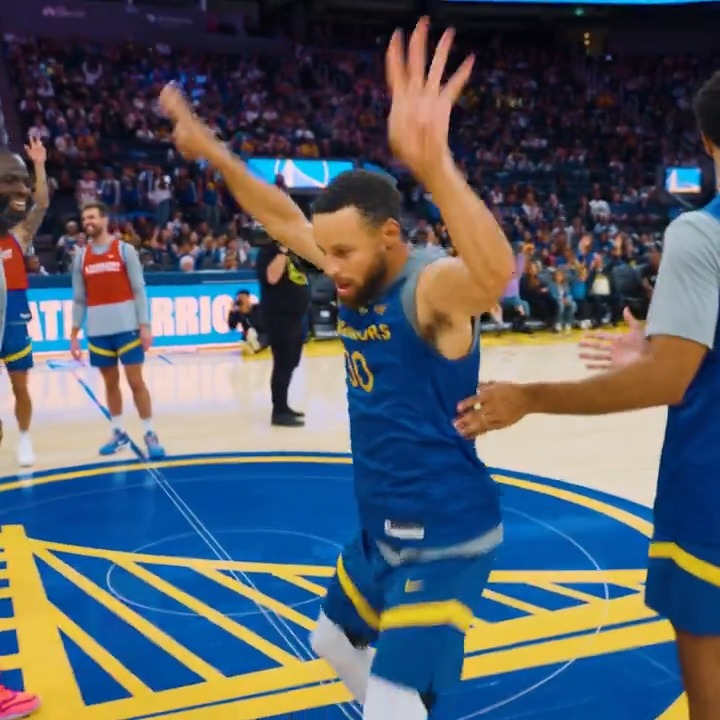 Your daily reminder: Stephen Curry's range is unreal