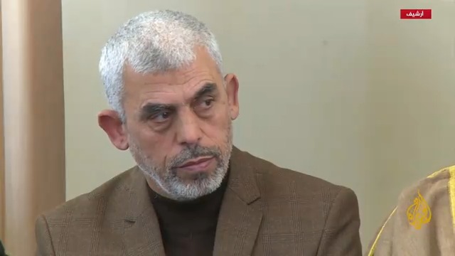الباحث في الشؤون السياسية والاستراتيجية سعيد زياد: الرواية التي صدرتها إسرائيل بأنها قتلت #السنوار خطأ في اشتباك مسلح وليس عبر الاغتيال، في مشهد بطولي للسنوار الذي يستحق أن يوصف بأنه الأشجع والقائد الأشد بأسا في التاريخ الفلسطيني #الأخبار #حرب_غزة