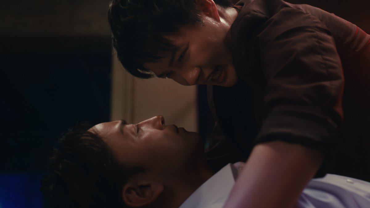 【#LOTO 新CM公開!】 『#彼と彼女と10億男 』episode 13 溜まりに溜まった不満を、 コージへとぶつける神木。 ムキになる神木にコージはつぶやく。 「なぜそこまでする?」 その刺激的な答えとは・・・ #神木隆之介 #上白石萌音 #コージヤマモト 詳しくはこちら▼