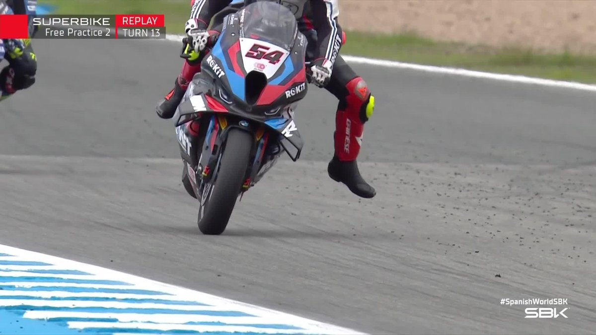 😍 7oprak's braking... you already know what we're going to say! Poetry in motion!😉🤩 #SpanishWorldSBK 🇪🇸