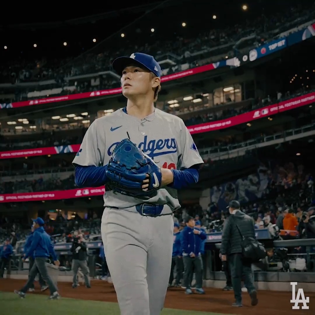 Game 4 secured. #NLCS