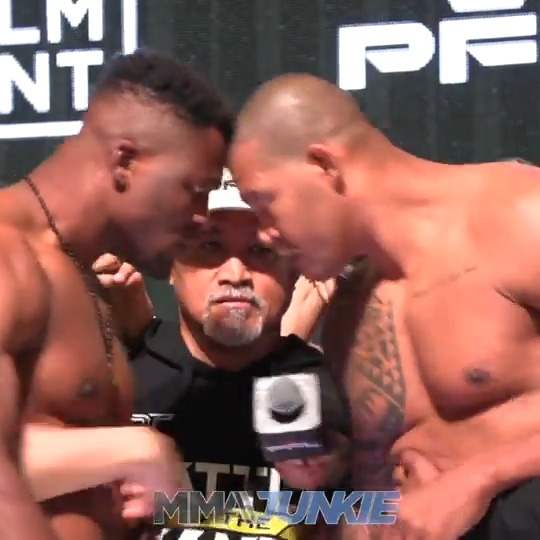 What a final faceoff! Francis Ngannou and Renan Ferreira went forehead-to-forehead in an intense staredown before #PFLSuperFights. 😳