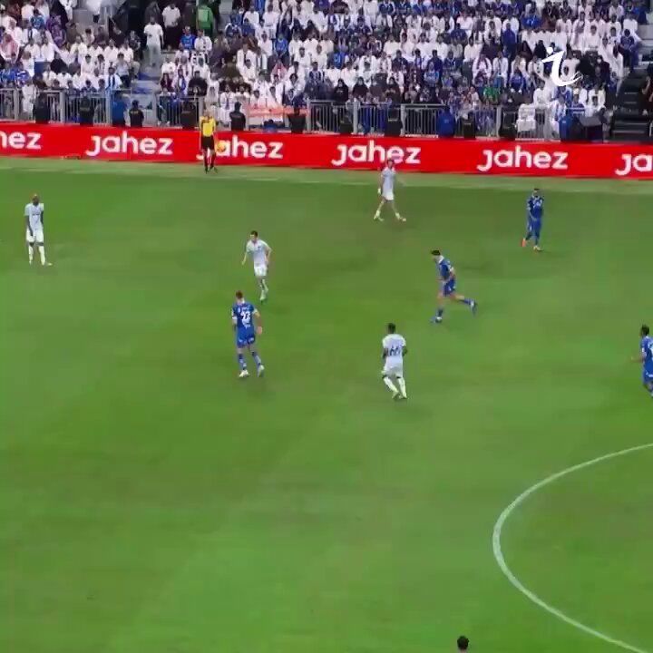 ميتروفيتش يضرب مدافع الفيحاء دون اي عقوبة المعلق : حادث اصطدام 😃 #الهلال_الفيحاء #الديربي