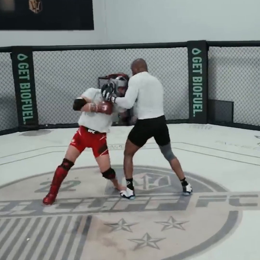 Ilia Topuria sparred with Kamaru Usman in 2023 👊 Two UFC champs sharpening their skills 🤝 #UFC308 (via Ilia Topuria/YT)