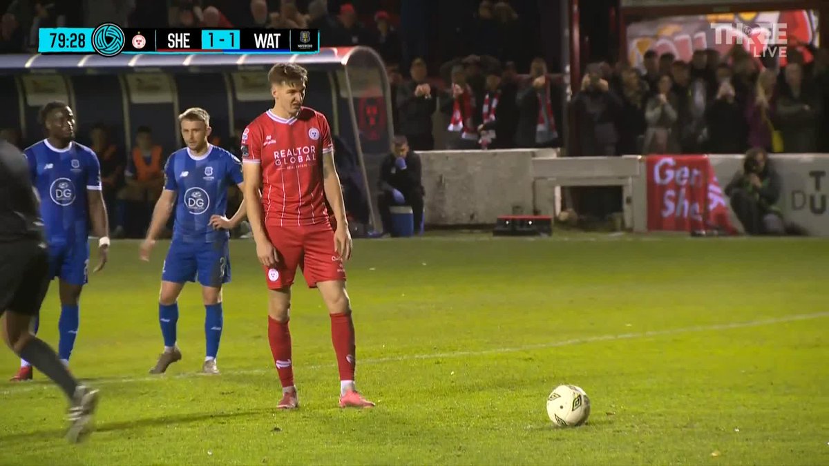 𝐖𝐇𝐀𝐓 𝐀 𝐏𝐄𝐍𝐀𝐋𝐓𝐘! 🤯 Sean Boyd rifles Shelbourne back in front! A huge huge goal in the title race! #SHEWAT | #LOI | Shelbourne FC