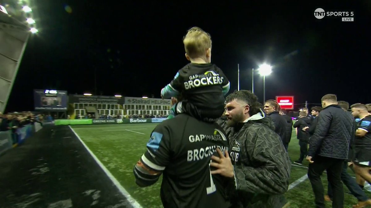 The scenes 🤩 @FalconsRugby soak in all the glory on an historic night. #GallagherPrem | #NEWvEXE