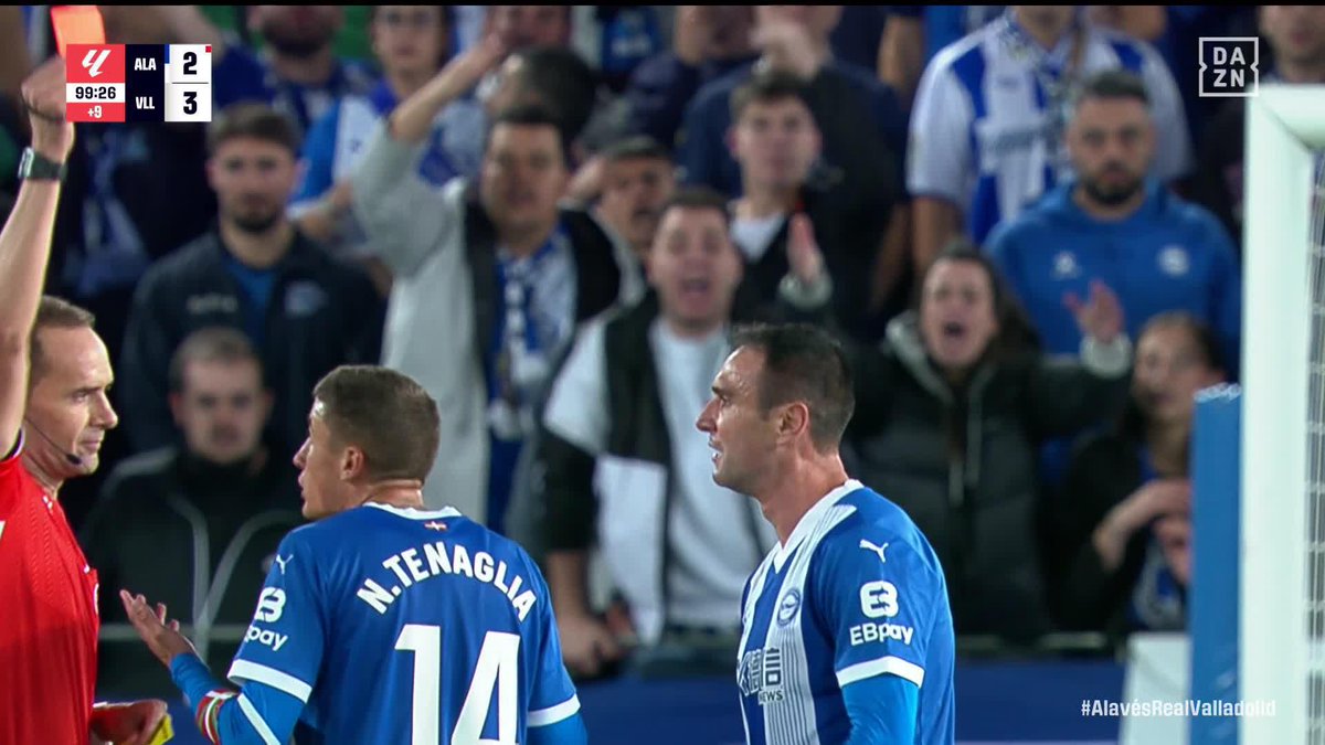 Le han sacado doble amarilla a un jugador del Alaves por esto. Es para llorar lo de los árbitros