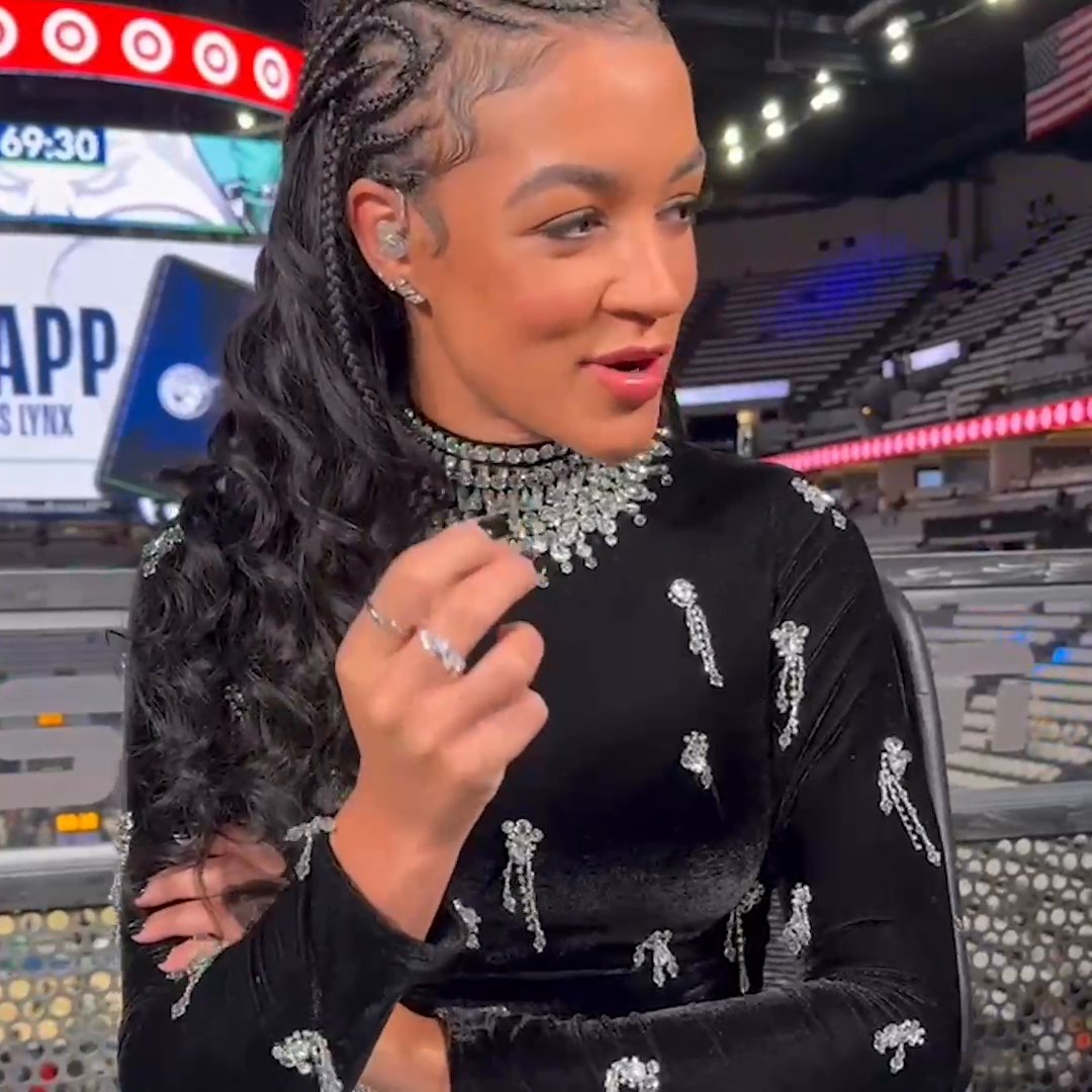 .Andraya Carter and CAROLYN PECK got into it talking about their predictions for WNBA Finals Game 4 👀