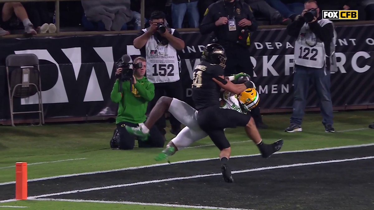 Give us all the angles 🤩 Dillon Gabriel 🤝 Noah Whittington #GoDucks