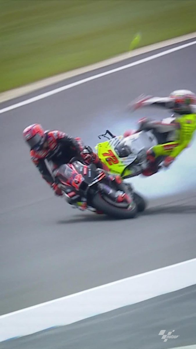 A luckless incident late on 💥 Thankfully, Maverick has been declared fit and Bez has no fractures but he has gone to the hospital in Melbourne for a full check up The incident is also still under investigation by the Stewards #AustralianGP 🇦🇺