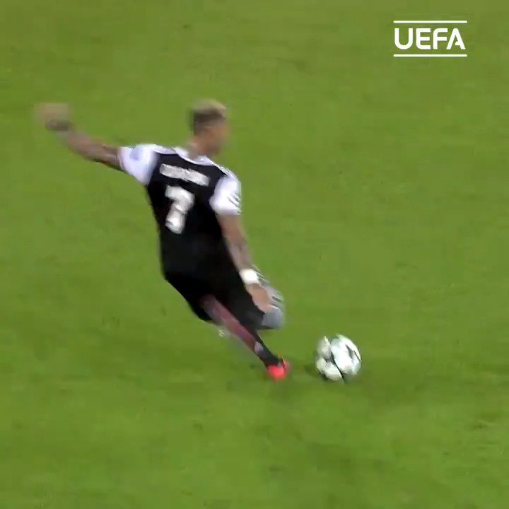 8 yıl önce bugün; Beşiktaş, Şampiyonlar Ligi grubunda Napoli'yi deplasmanda 3-2 mağlup etti.