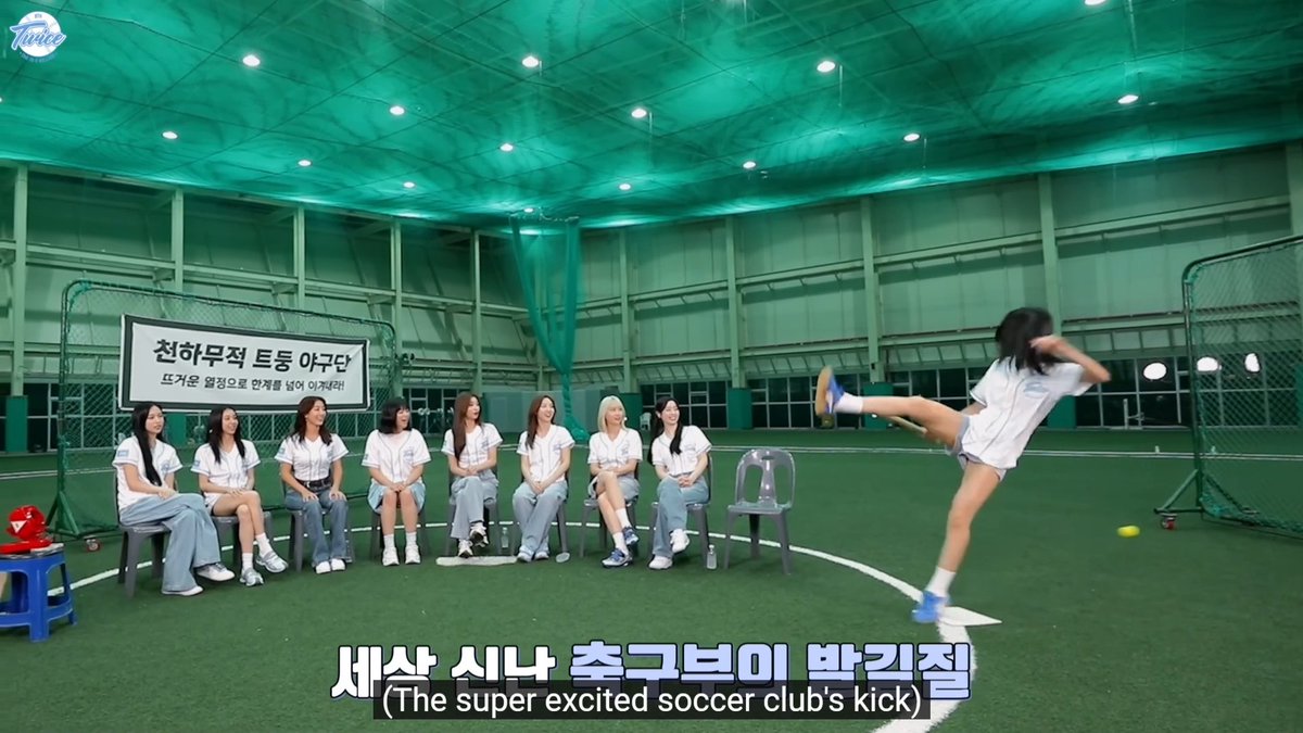 TZUYU FALLING GOING FOR A KICK AND MAKING EVERYONE LAUGH SO HARD 😭😭😭